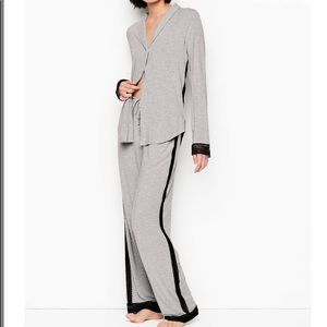 Victoria Secret ❤️pajama set grey w/black trim S/P